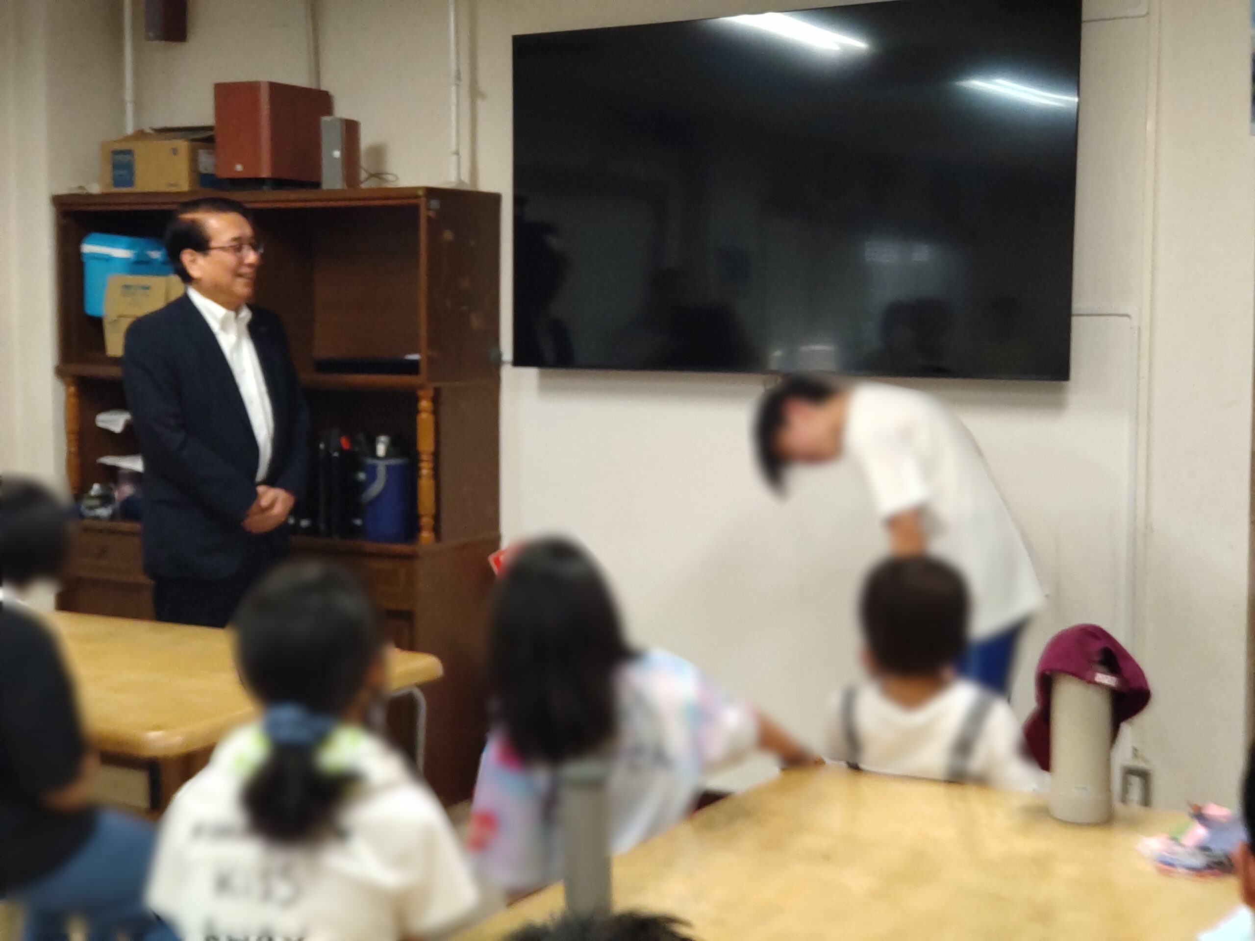 児童養護施設に大型テレビ寄贈　　　　　　　　　～テレビという窓から広がる未来～